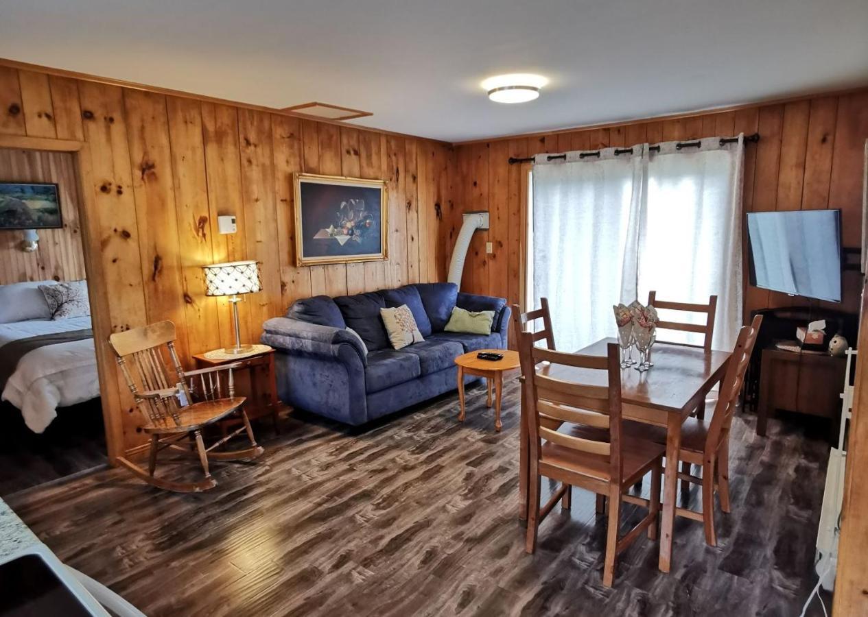 Knotty Pine Cottages, Suites & Motel Rooms อินโกนิช ภายนอก รูปภาพ