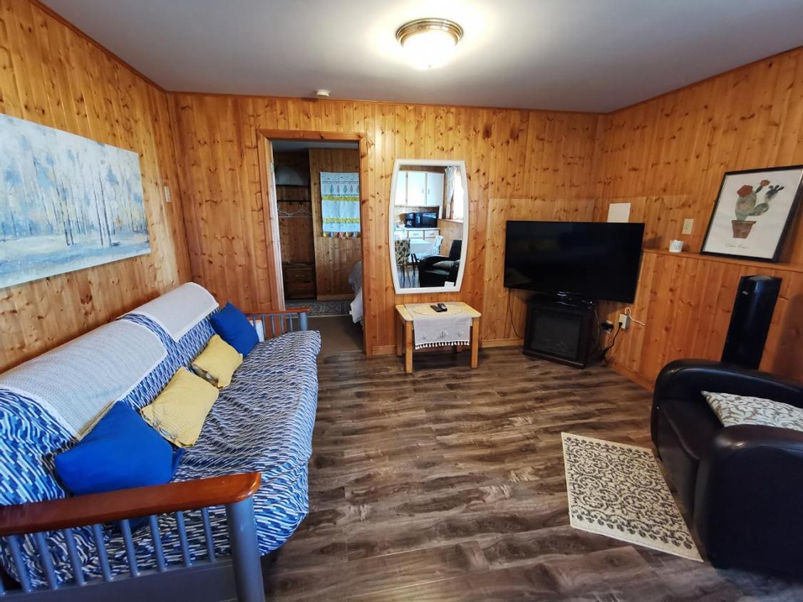 Knotty Pine Cottages, Suites & Motel Rooms อินโกนิช ภายนอก รูปภาพ