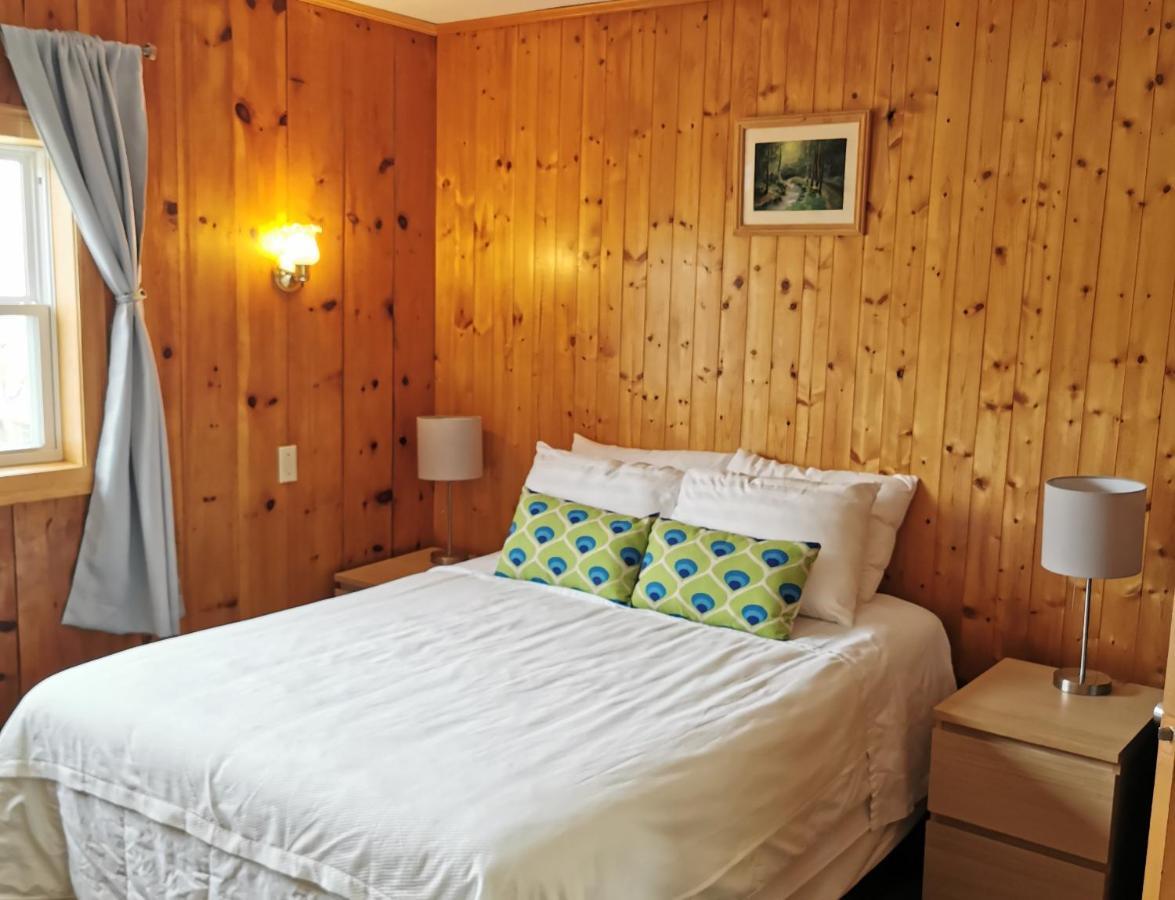 Knotty Pine Cottages, Suites & Motel Rooms อินโกนิช ภายนอก รูปภาพ
