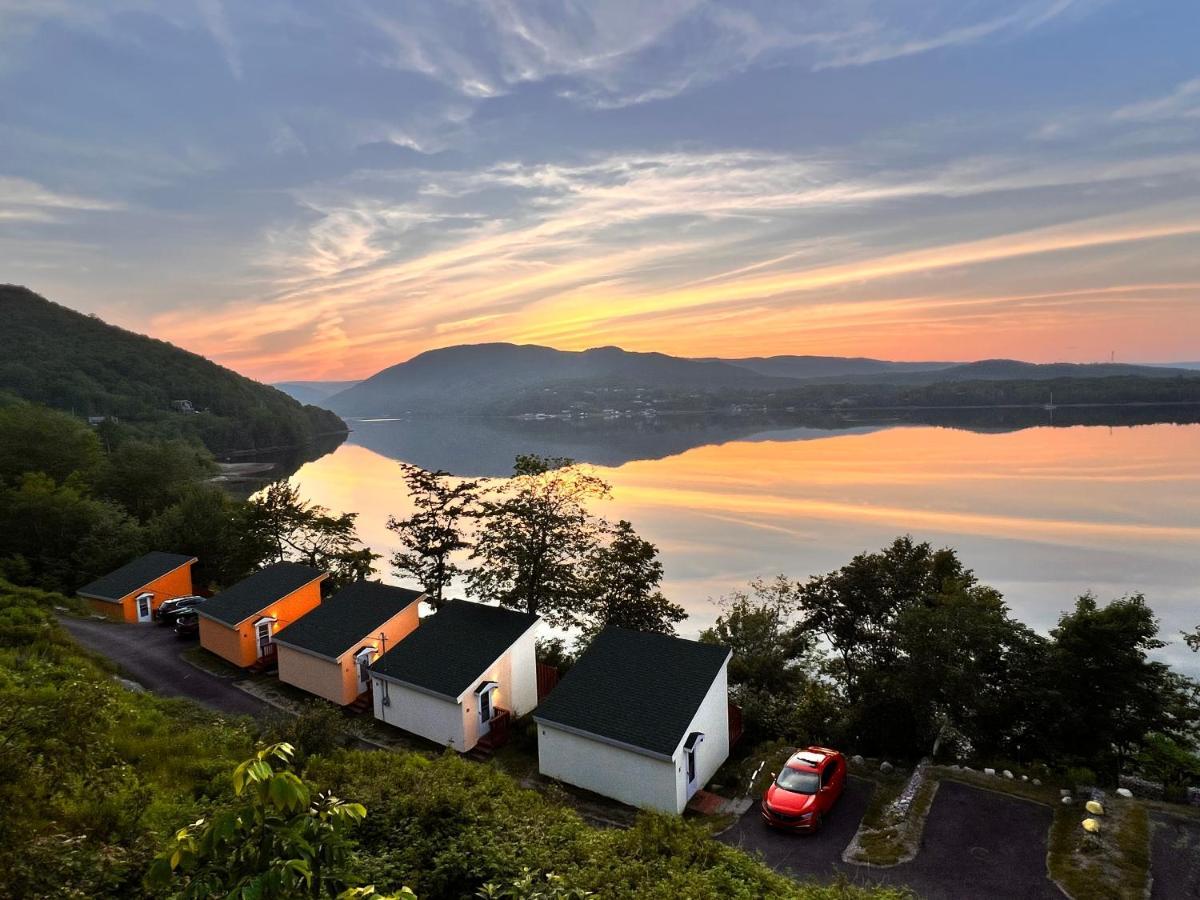 Knotty Pine Cottages, Suites & Motel Rooms อินโกนิช ภายนอก รูปภาพ