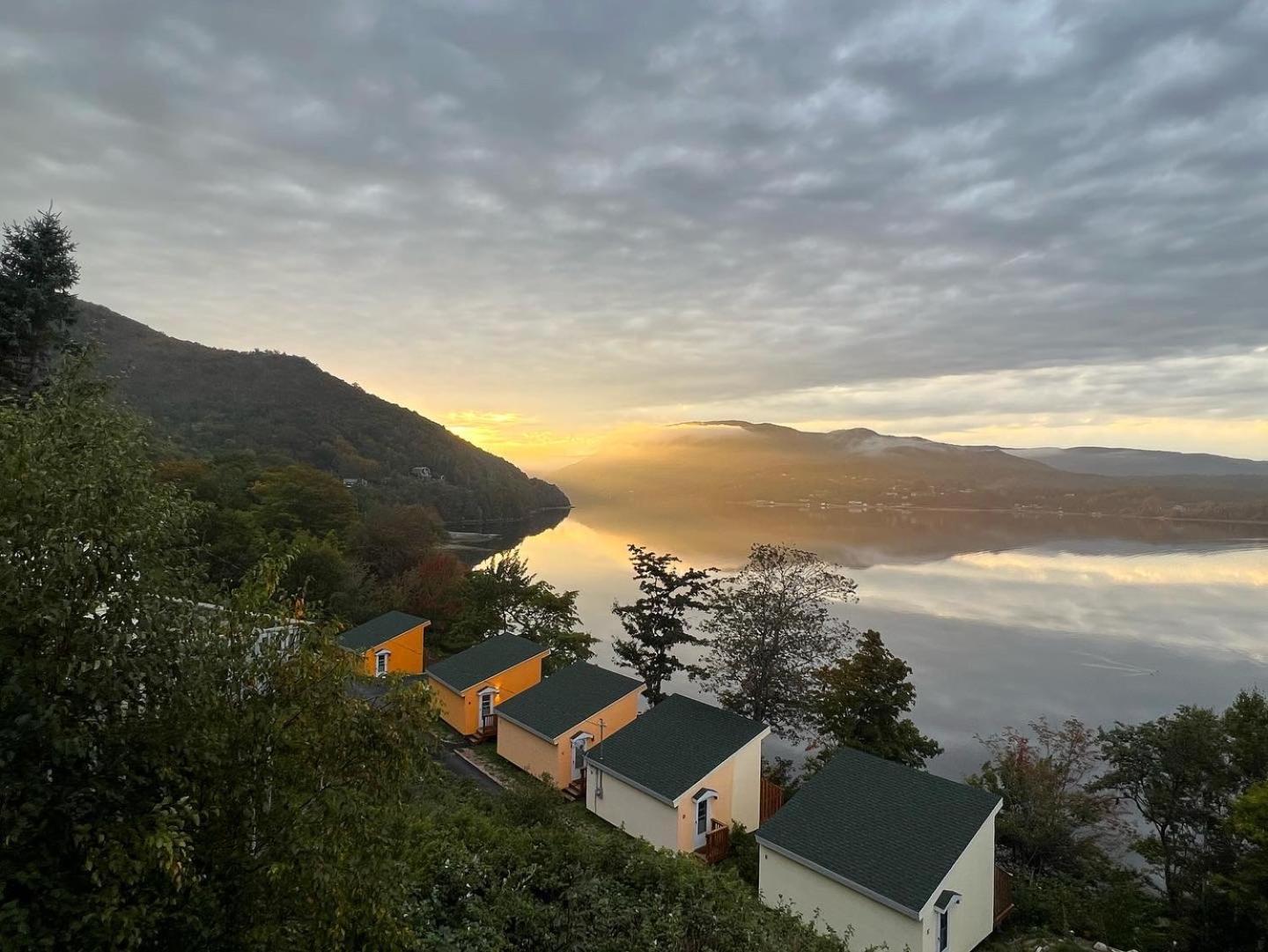 Knotty Pine Cottages, Suites & Motel Rooms อินโกนิช ภายนอก รูปภาพ