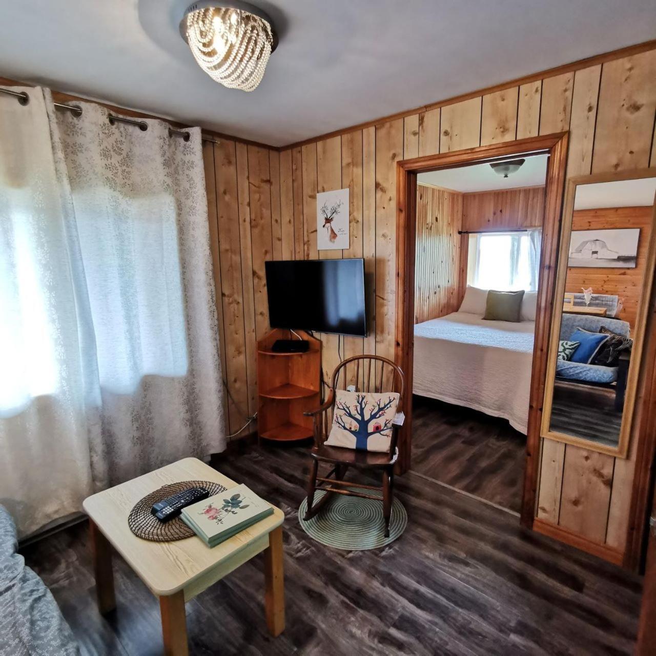 Knotty Pine Cottages, Suites & Motel Rooms อินโกนิช ห้อง รูปภาพ