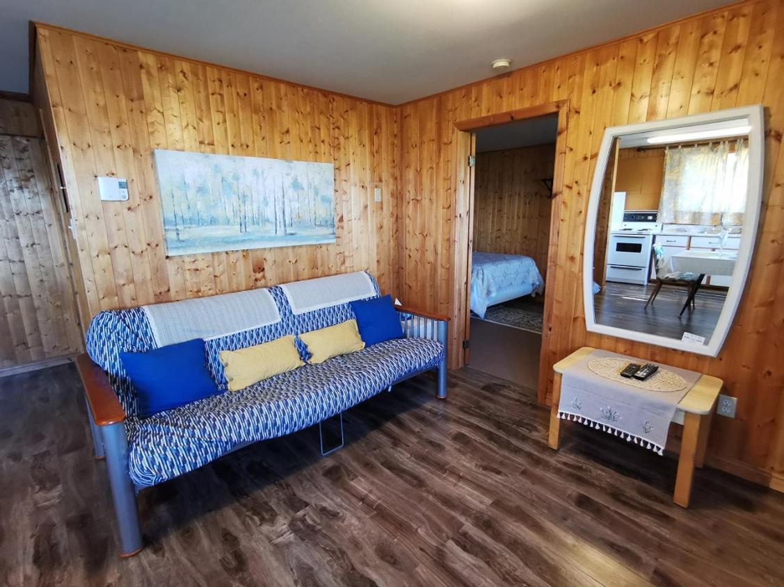 Knotty Pine Cottages, Suites & Motel Rooms อินโกนิช ภายนอก รูปภาพ
