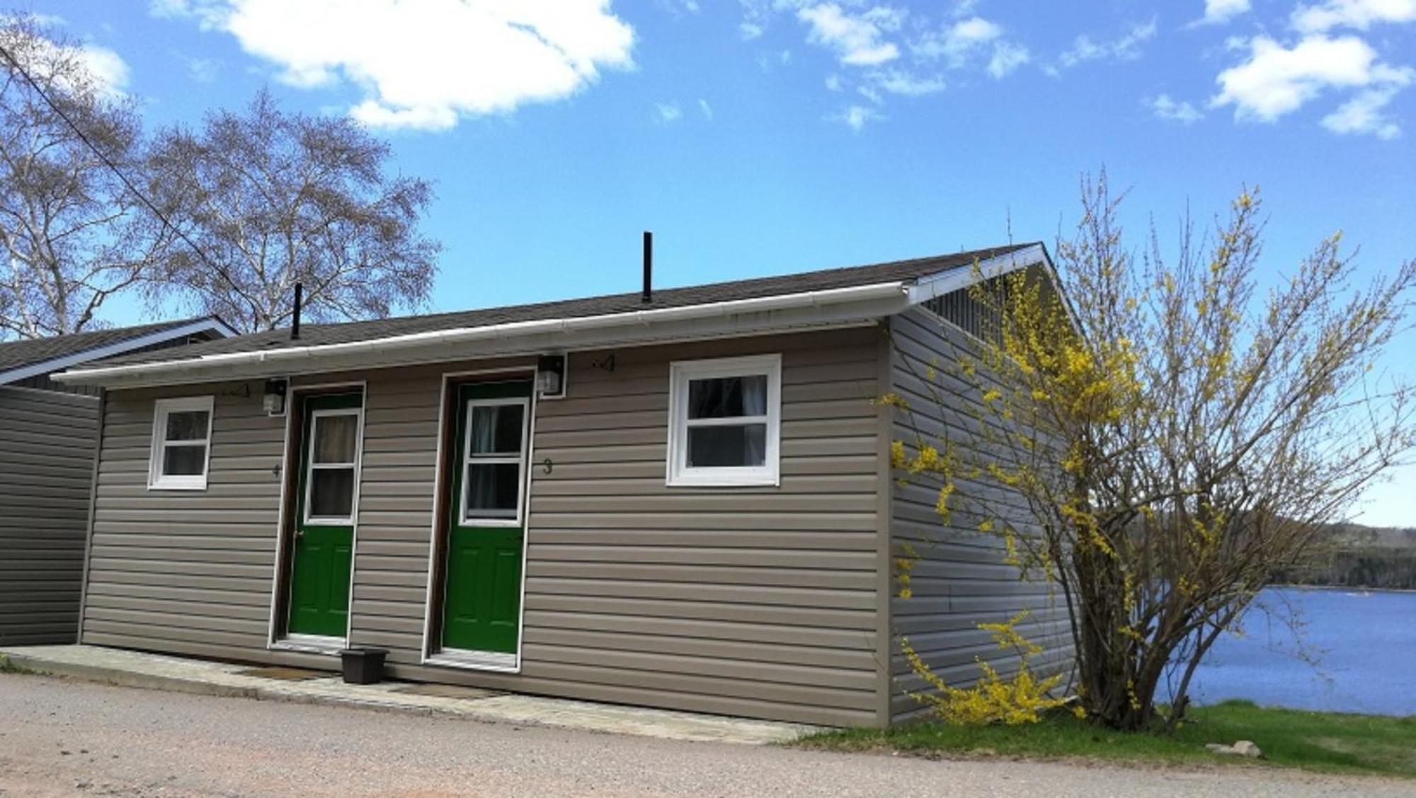 Knotty Pine Cottages, Suites & Motel Rooms อินโกนิช ภายนอก รูปภาพ