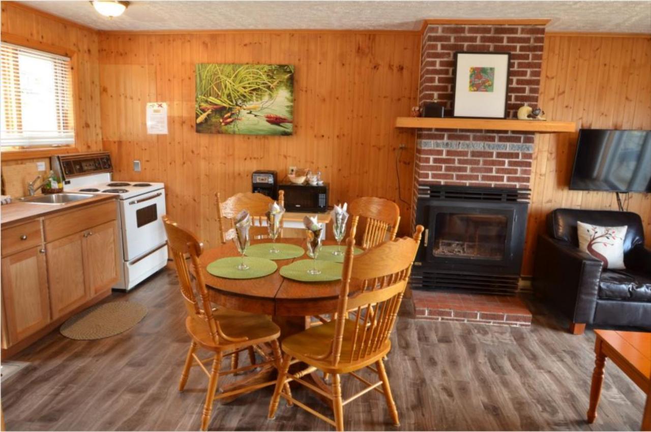 Knotty Pine Cottages, Suites & Motel Rooms อินโกนิช ภายนอก รูปภาพ