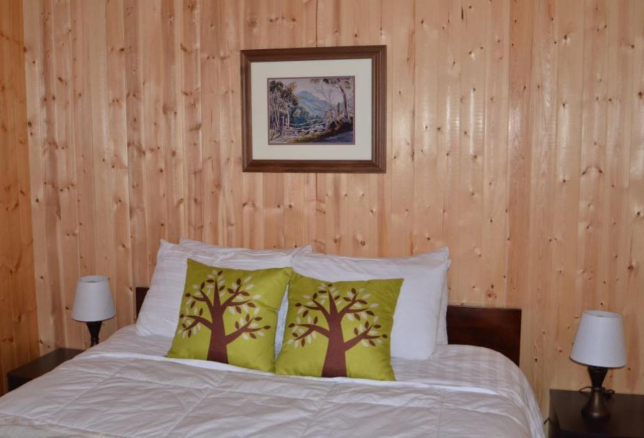 Knotty Pine Cottages, Suites & Motel Rooms อินโกนิช ภายนอก รูปภาพ