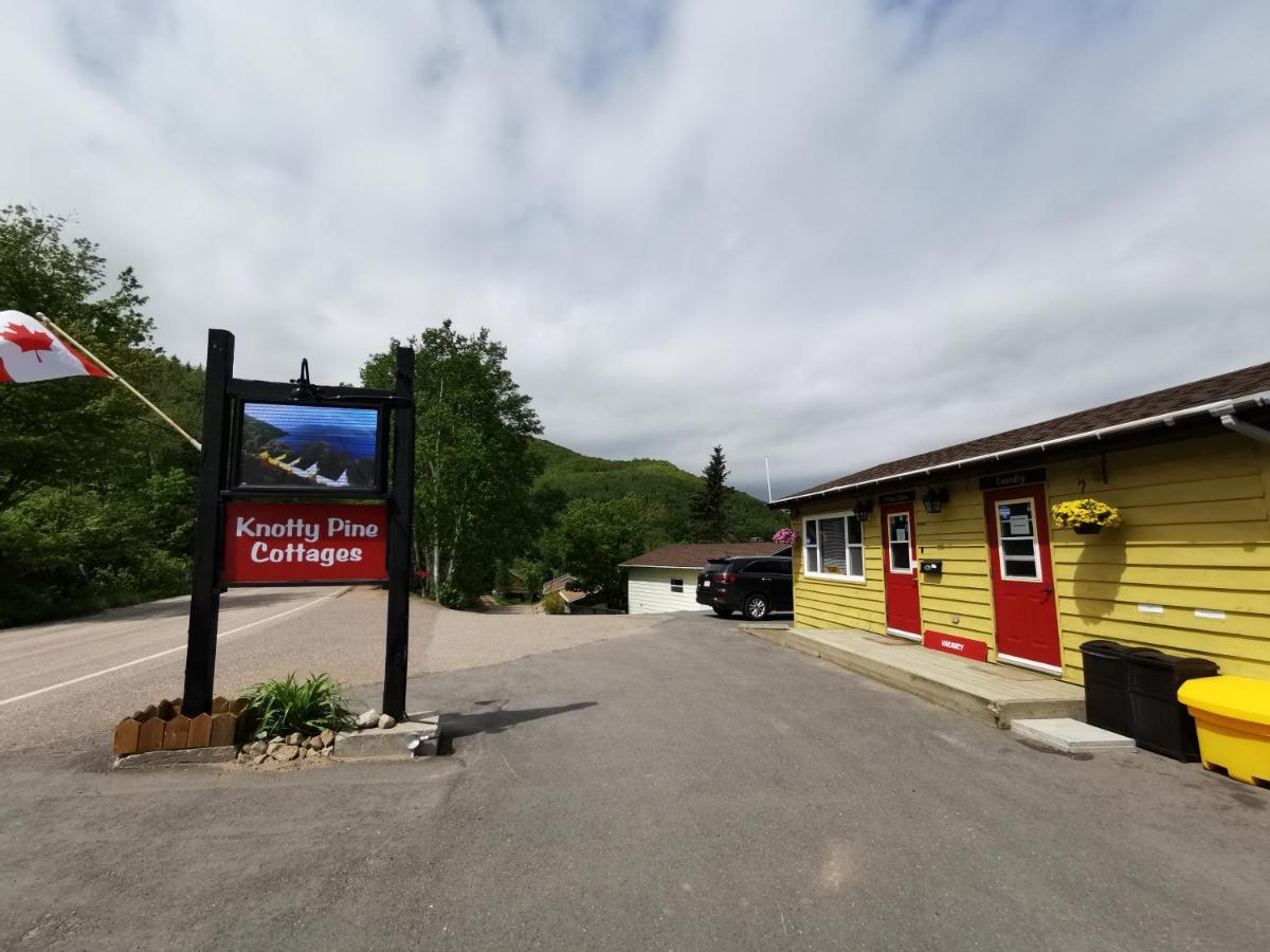 Knotty Pine Cottages, Suites & Motel Rooms อินโกนิช ภายนอก รูปภาพ