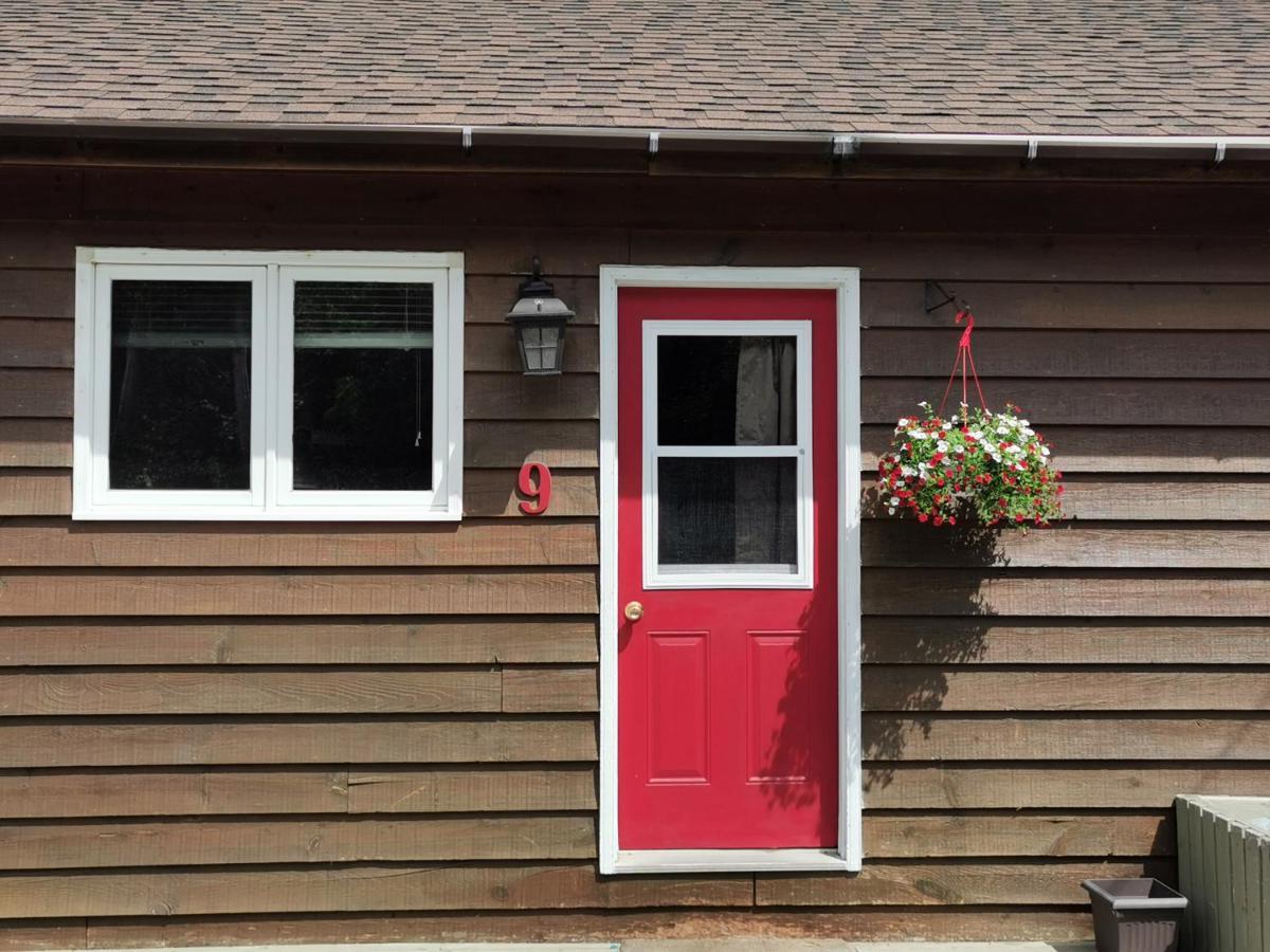 Knotty Pine Cottages, Suites & Motel Rooms อินโกนิช ภายนอก รูปภาพ